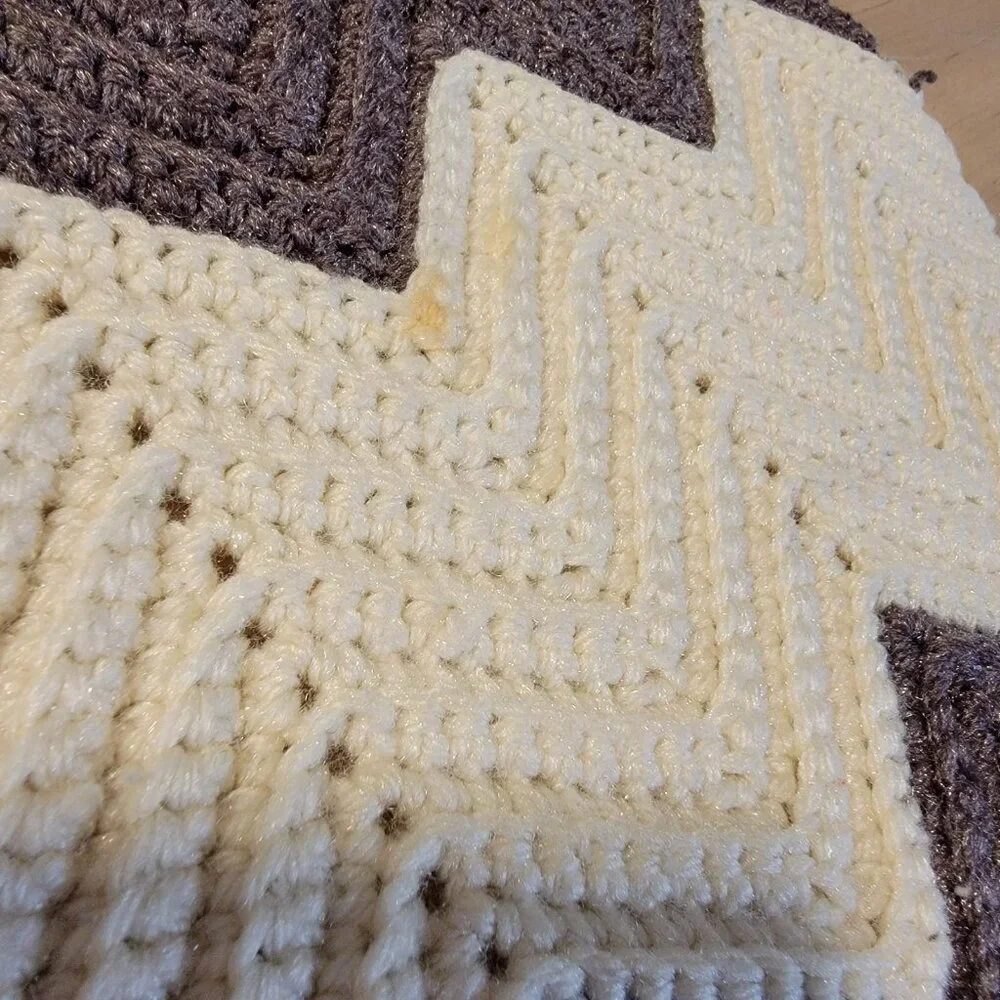 Handmade Crochet Afghan Throw Lap Blanket ZigZag Ripple Chevron Fringe 28 X 50‎